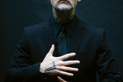 Zdjęcie przedstawiające Moby. InterpretacjePiosenek.pl - Największa baza interpretacji piosenek w Polsce.