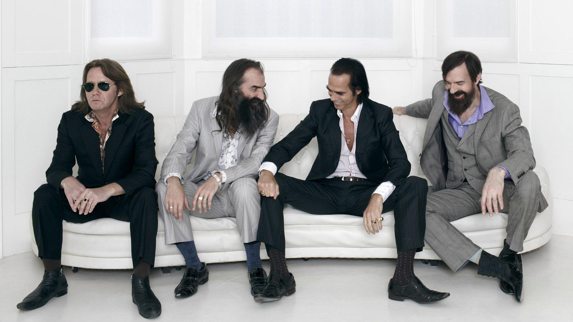 Zdjęcie przedstawiające Nick Cave & The Bad Seeds. InterpretacjePiosenek.pl - Największa baza interpretacji piosenek w Polsce.
