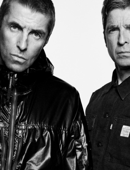 Zdjęcie przedstawiające Oasis. InterpretacjePiosenek.pl - Największa baza interpretacji piosenek w Polsce.