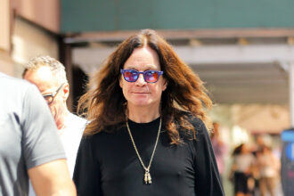 Zdjęcie przedstawiające Ozzy Osbourne. InterpretacjePiosenek.pl - Największa baza interpretacji piosenek w Polsce.