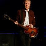 Zdjęcie przedstawiające Paul McCartney. InterpretacjePiosenek.pl - Największa baza interpretacji piosenek w Polsce.