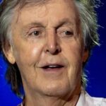 Zdjęcie przedstawiające Paul McCartney. InterpretacjePiosenek.pl - Największa baza interpretacji piosenek w Polsce.
