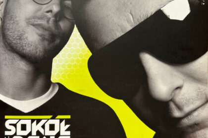 Zdjęcie przedstawiające Pono feat. Sokół. InterpretacjePiosenek.pl - Największa baza interpretacji piosenek w Polsce.