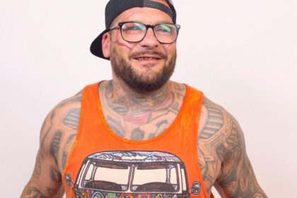 Zdjęcie przedstawiające Popek. InterpretacjePiosenek.pl - Największa baza interpretacji piosenek w Polsce.