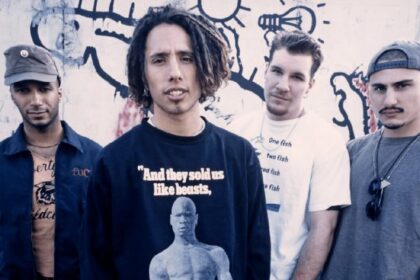 Zdjęcie przedstawiające Rage Against The Machine. InterpretacjePiosenek.pl - Największa baza interpretacji piosenek w Polsce.