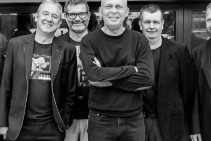 Zdjęcie przedstawiające Raz Dwa Trzy. InterpretacjePiosenek.pl - Największa baza interpretacji piosenek w Polsce.