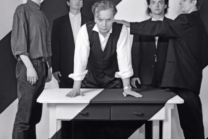 Zdjęcie przedstawiające Republika. InterpretacjePiosenek.pl - Największa baza interpretacji piosenek w Polsce.