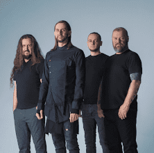 Zdjęcie przedstawiające Riverside. InterpretacjePiosenek.pl - Największa baza interpretacji piosenek w Polsce.