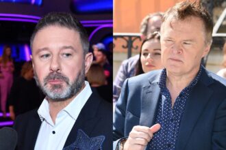 Zdjęcie przedstawiające Robert Chojnacki & Andrzej Piaseczny. InterpretacjePiosenek.pl - Największa baza interpretacji piosenek w Polsce.