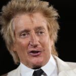 Zdjęcie przedstawiające Rod Stewart. InterpretacjePiosenek.pl - Największa baza interpretacji piosenek w Polsce.