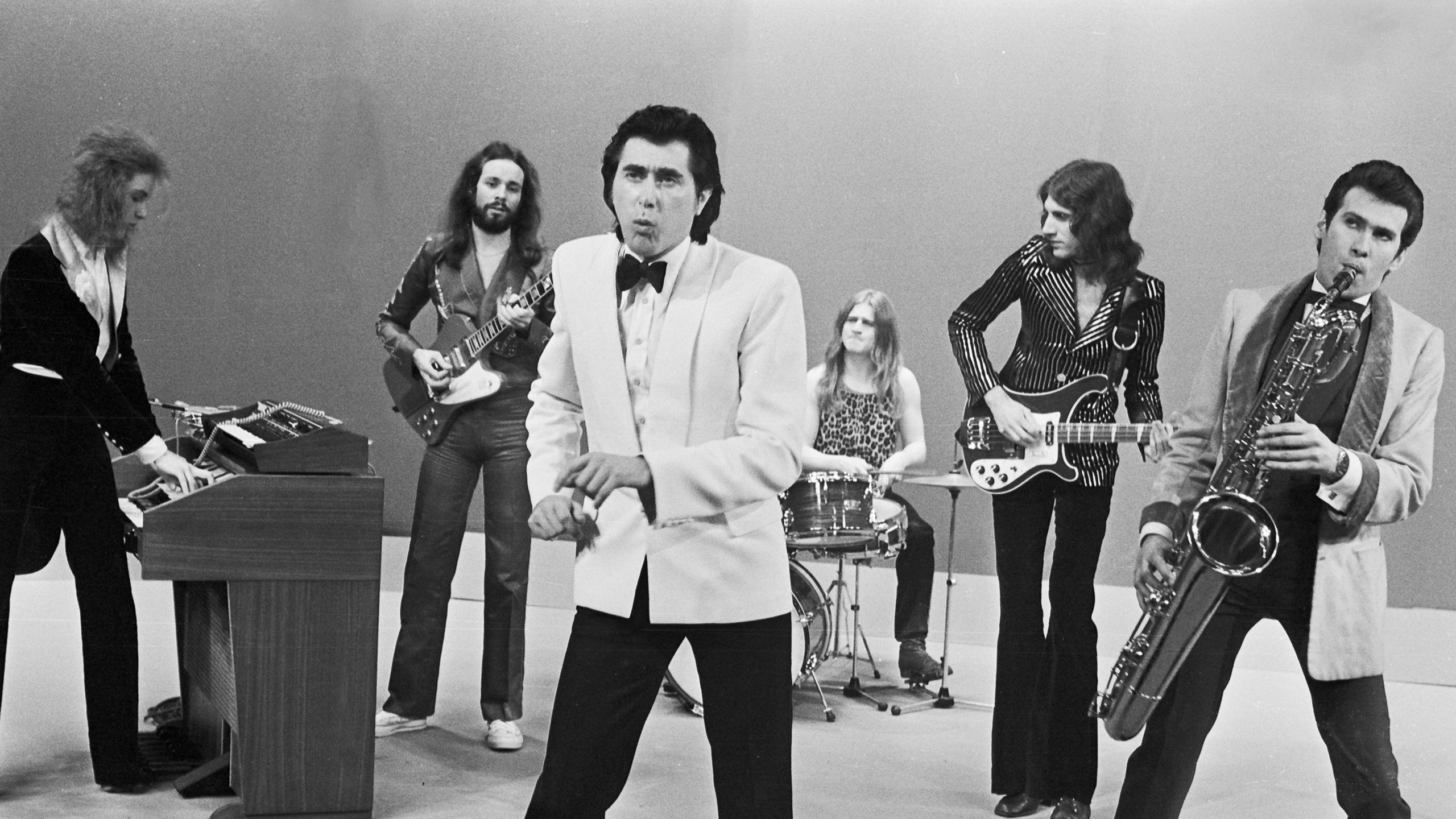 Zdjęcie przedstawiające Roxy Music. InterpretacjePiosenek.pl - Największa baza interpretacji piosenek w Polsce.