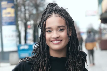 Zdjęcie przedstawiające Sara James. InterpretacjePiosenek.pl - Największa baza interpretacji piosenek w Polsce.