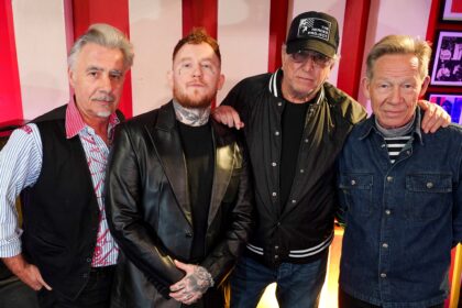 Zdjęcie przedstawiające Sex Pistols. InterpretacjePiosenek.pl - Największa baza interpretacji piosenek w Polsce.