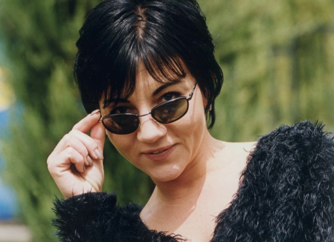 Zdjęcie przedstawiające Shazza. InterpretacjePiosenek.pl - Największa baza interpretacji piosenek w Polsce.