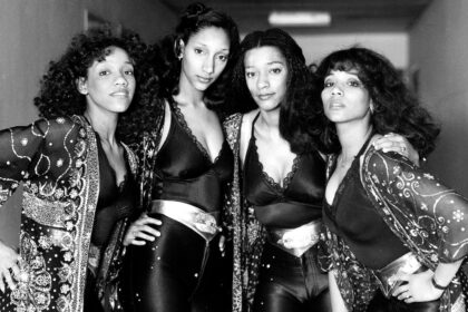 Zdjęcie przedstawiające Sister Sledge. InterpretacjePiosenek.pl - Największa baza interpretacji piosenek w Polsce.