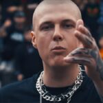 Zdjęcie przedstawiające Szpaku. InterpretacjePiosenek.pl - Największa baza interpretacji piosenek w Polsce.