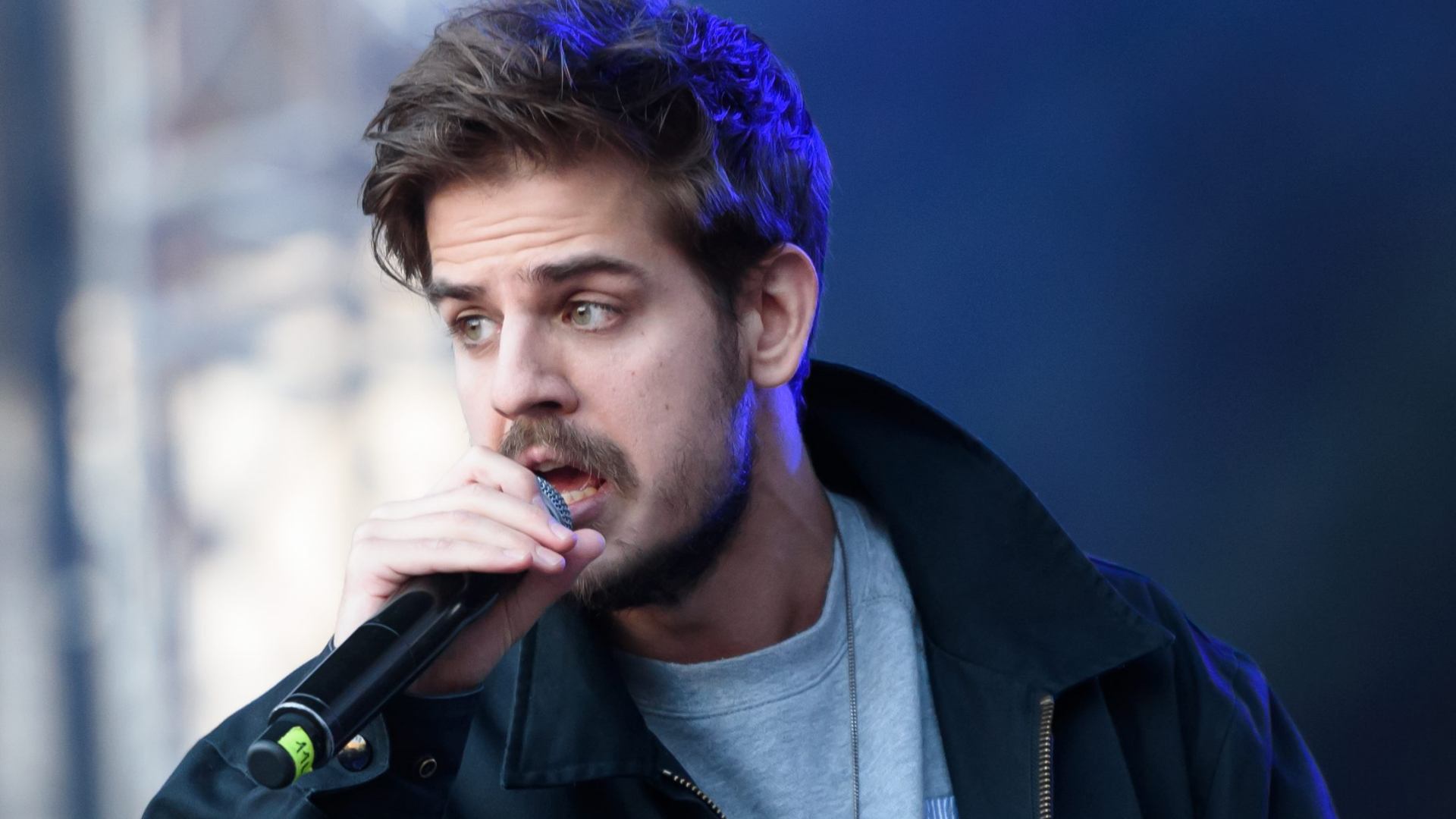 Zdjęcie przedstawiające Taco Hemingway. InterpretacjePiosenek.pl - Największa baza interpretacji piosenek w Polsce.