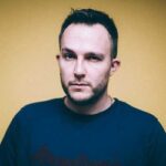 Zdjęcie przedstawiające Ten Typ Mes. InterpretacjePiosenek.pl - Największa baza interpretacji piosenek w Polsce.