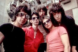 Zdjęcie przedstawiające The Cars. InterpretacjePiosenek.pl - Największa baza interpretacji piosenek w Polsce.