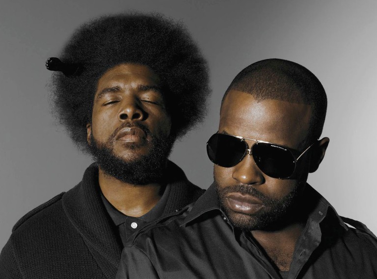 Zdjęcie przedstawiające The Roots. InterpretacjePiosenek.pl - Największa baza interpretacji piosenek w Polsce.