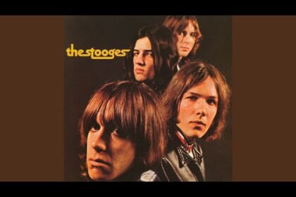 Zdjęcie przedstawiające The Stooges. InterpretacjePiosenek.pl - Największa baza interpretacji piosenek w Polsce.