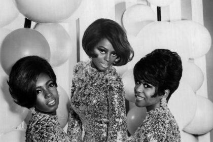 Zdjęcie przedstawiające The Supremes. InterpretacjePiosenek.pl - Największa baza interpretacji piosenek w Polsce.