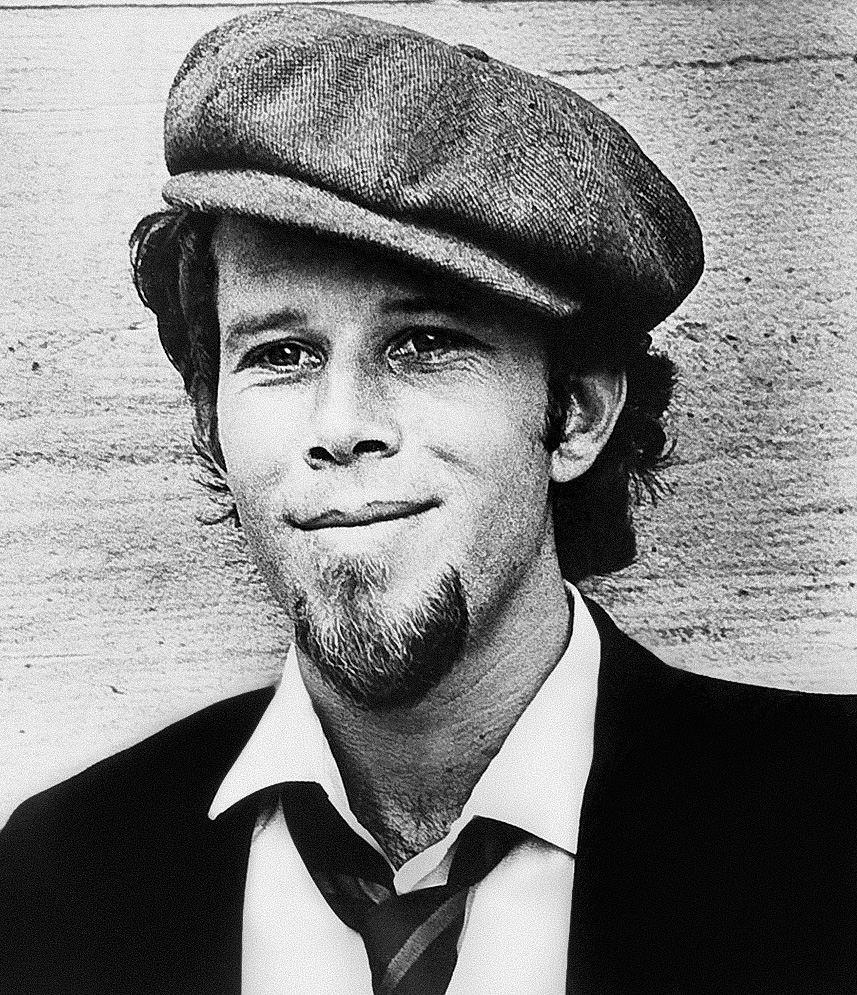 Zdjęcie przedstawiające Tom Waits. InterpretacjePiosenek.pl - Największa baza interpretacji piosenek w Polsce.