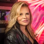 Zdjęcie przedstawiające Urszula. InterpretacjePiosenek.pl - Największa baza interpretacji piosenek w Polsce.