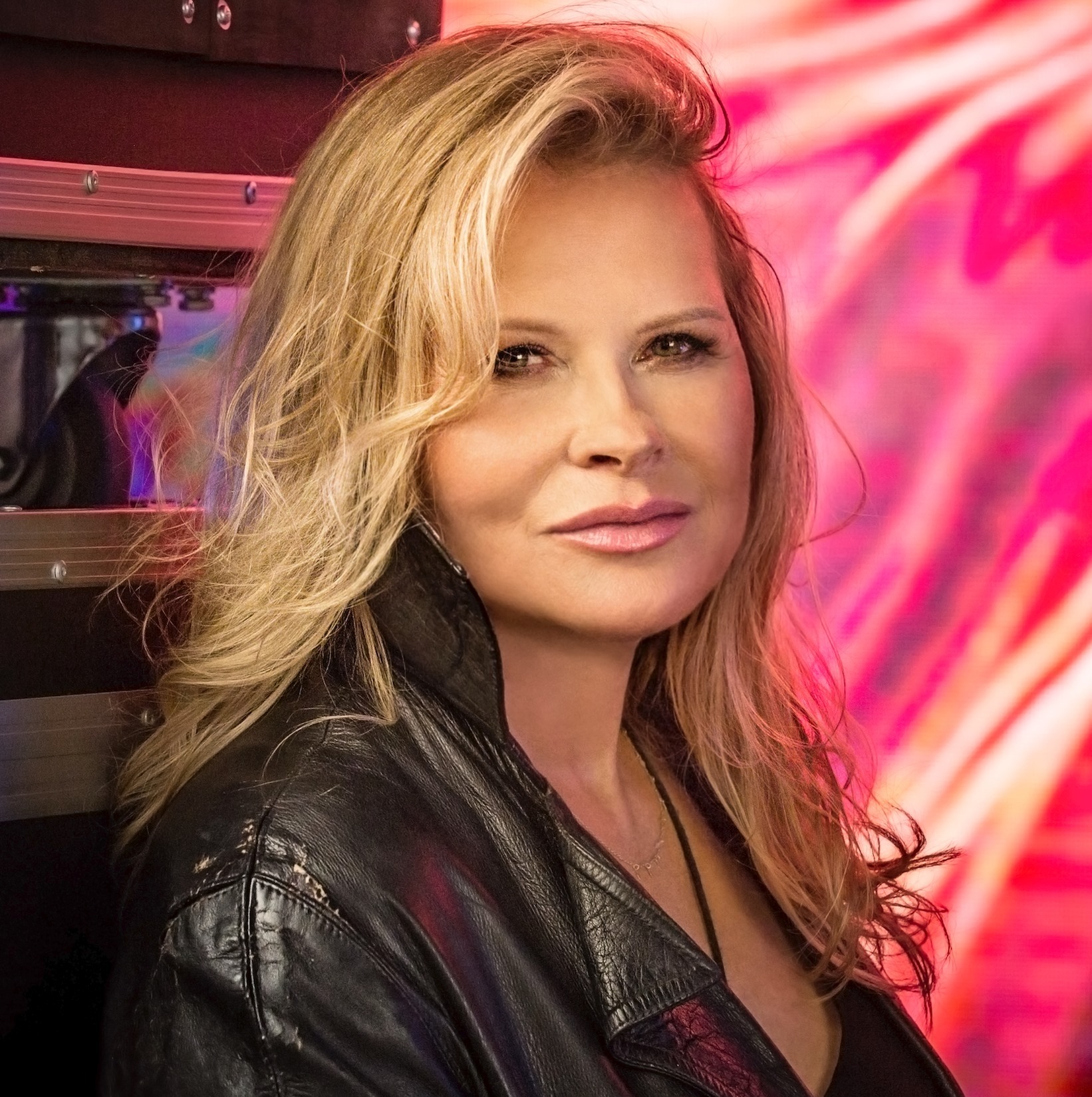 Zdjęcie przedstawiające Urszula. InterpretacjePiosenek.pl - Największa baza interpretacji piosenek w Polsce.