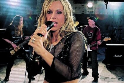 Zdjęcie przedstawiające Virgin. InterpretacjePiosenek.pl - Największa baza interpretacji piosenek w Polsce.