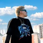 Zdjęcie przedstawiające White 2115. InterpretacjePiosenek.pl - Największa baza interpretacji piosenek w Polsce.