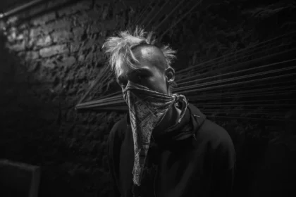 Zdjęcie przedstawiające Zdechły Osa. InterpretacjePiosenek.pl - Największa baza interpretacji piosenek w Polsce.