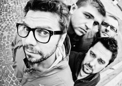 Zdjęcie przedstawiające happysad. InterpretacjePiosenek.pl - Największa baza interpretacji piosenek w Polsce.